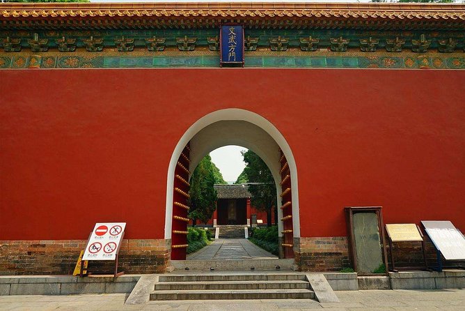 Private Nanjing Layover Tour to Sun Yat-sem Mausoleum and Xiaoling Tomb - Meeting Point