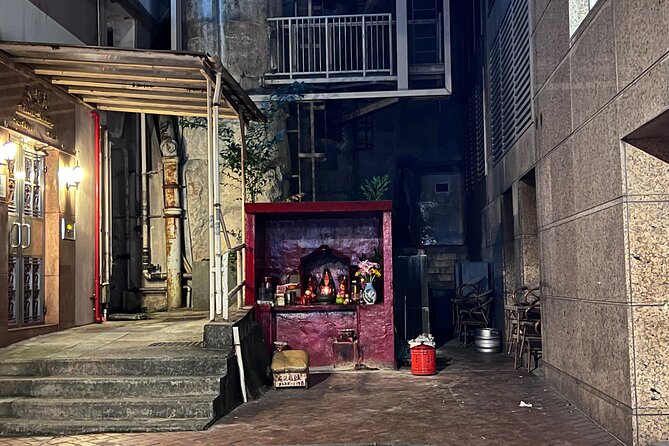Private Night Tales and Food Odyssey in Hong Kongs Wanchai - Experiencing Local Street Eats