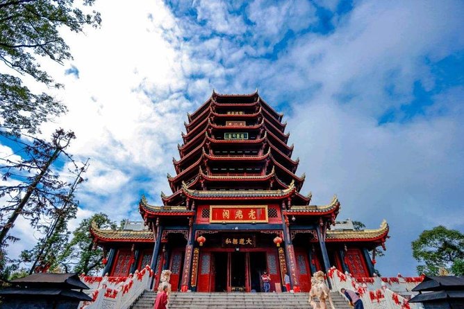 Private Qingcheng Mountain and Dujiangyan Irrigation System Tour From Sanya