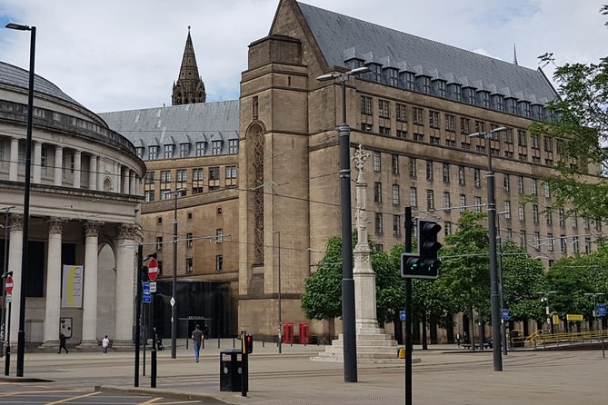 Private Round-Trip Transfer From Manchester Airport to Manchester City - Vehicle Amenities