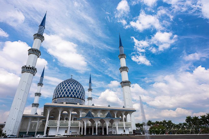 Private Selangor Day Tour : Batu Caves, Blue Mosque, Fruit Valley, Malawati Hill - Itinerary Details