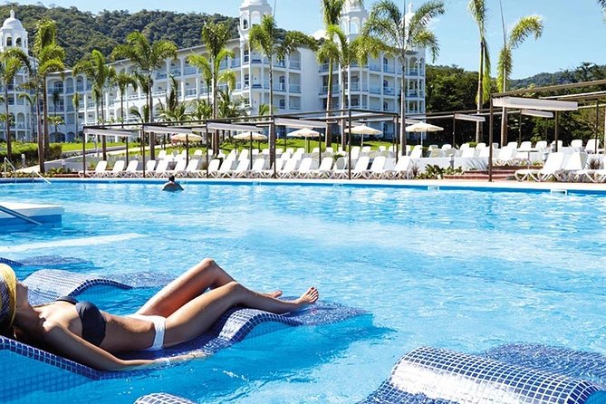 Private Shuttle From Liberia Airport to Riu Guanacaste and Riu Palace - Vehicle and Amenities