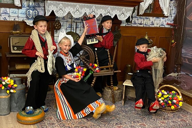 Private Tour to Giethoorn With Boat and Zaanse Schans Windmills - Meeting and Pickup Information