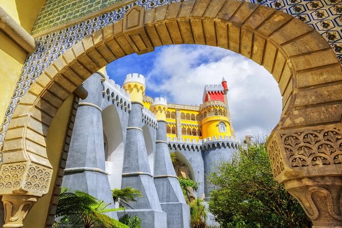 Private Tour to Sintra and Cascais From Lisbon - Itinerary Overview