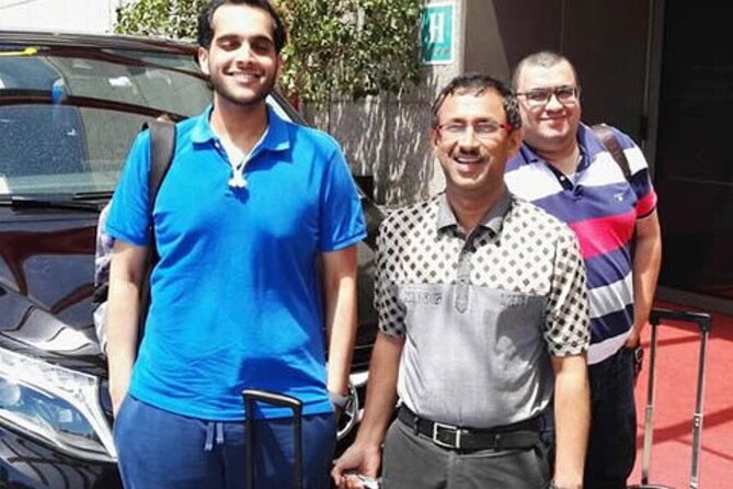 Private Transfer From Sant Station to Barcelona Airport - Pickup and Meeting Details