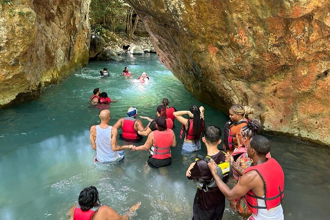 Private Waterfall Tour and River Hike in La Leona Waterfall - Tour Overview