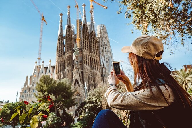 Sagrada Familia Fast Track Entry Ticket and Private Audio Tour - Tour Highlights