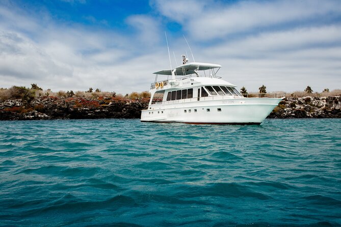 Santa Fé Island on Board of Sea Lion Yacht - Meeting Point and Start Time