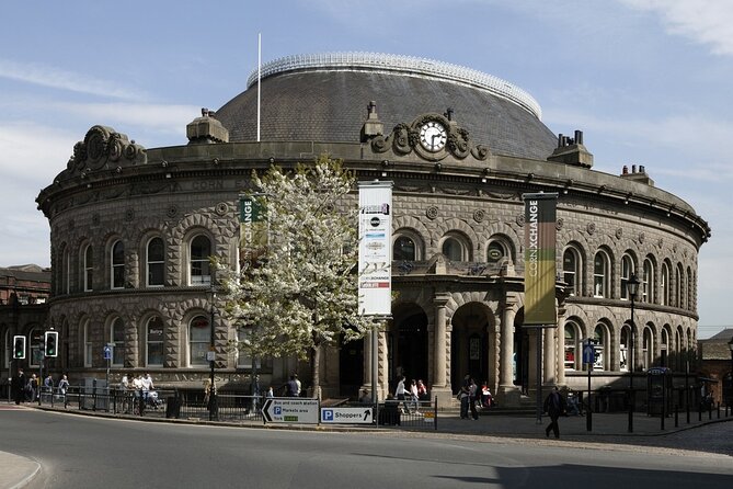 Self Guided Adventure Hunt: Leeds Landmarks! - Engage in Interactive Scavenger Challenge