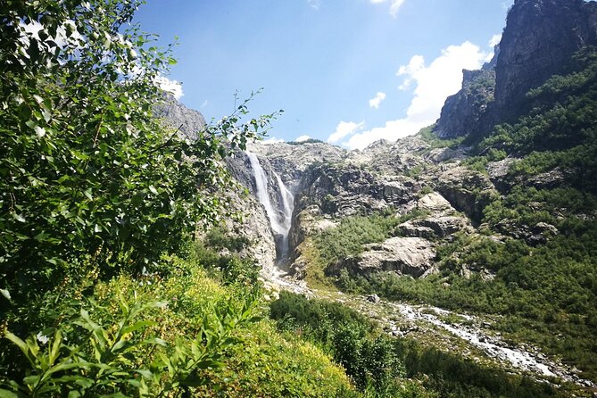 Shdugra Waterfall Hiking