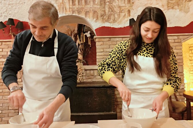 Spanish Steps Rome Pizza Making Class With Wine and Limoncello - Duration and Group Size