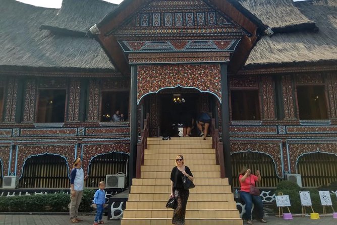 Taman Mini Indonesia, Private Tour With Guide and Lunch - Meeting and Pickup Details