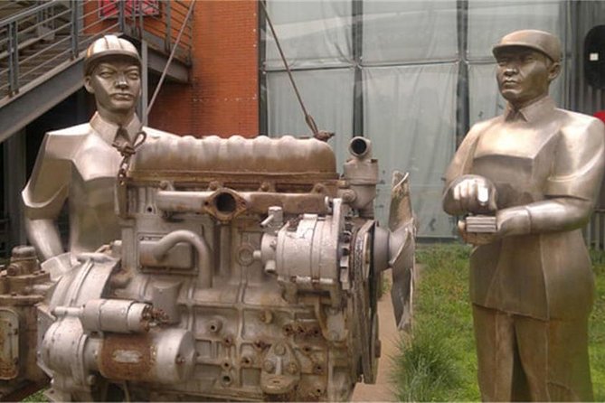 Traditional Chengdu Lifestyle Guided Day Tour Including a Hot Pot Dinner
