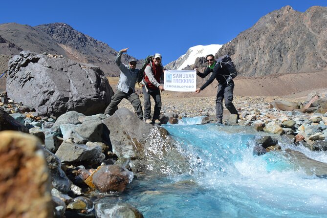 Trekking in the ARROYO TURQUESA Mountain Range - Services Included