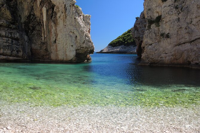 Vis Island and Blue Cave Private Yacht Tour From Korcula Island - Yacht Specifications
