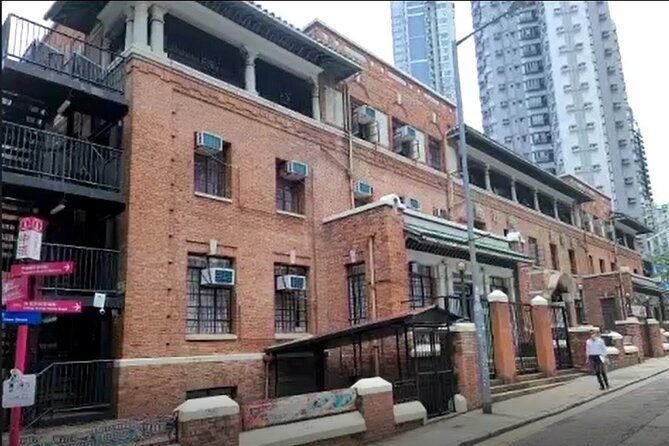 Walking Tour in Victoria City With Cha Chaan Teng Food Tasting - Tour Details