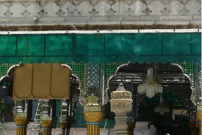 Walking Tour Of Mehrauli - Delhi - Hauz-e-Shamsi: A Historical Water Tank