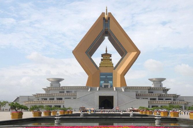 Xian West Route Private Tour: Famen Temple and Qianling Mausoleum