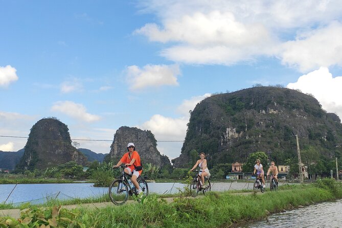 1 Day Ninh Binh Guided Tour From Hanoi by Limousine (Group of 9) - Meeting and Pickup Details