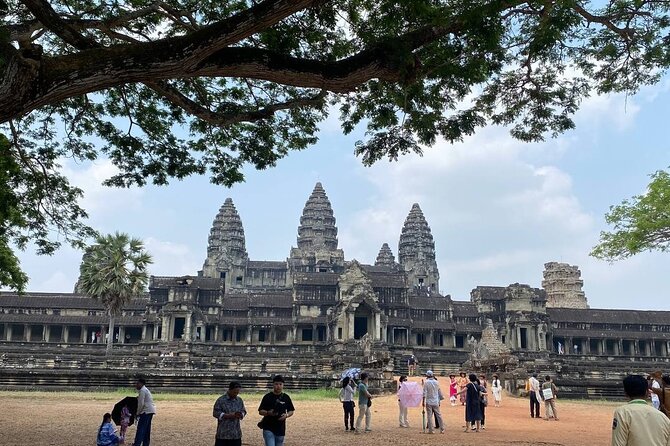 1 Night Includes Hotel, Tour & Airport Transfer in Siem Reap - Visa Assistance and Air-Ticket