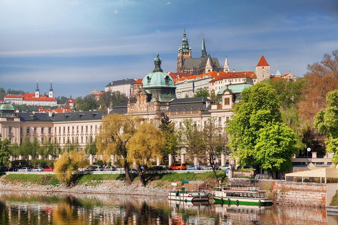 1-Way Prague to Munich - Private Transfer - Mercedes Benz - up to 7 Passengers - Vehicle Amenities