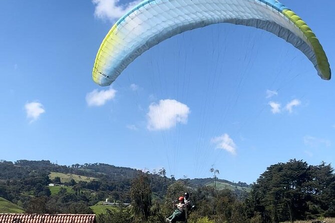 15 Minute Paragliding Flight Medellin With Pickup - Private Transportation Details