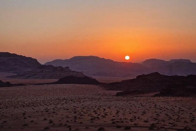 2-Hour Sunset Tour Wadi Rum Desert Highlights - Maximum Travelers and Restrictions