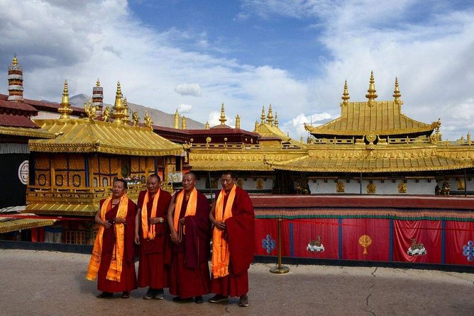3-Day Private Tibet Tour From Shanghai: Lhasa, Yamdrok Lake and Khampa La Pass - Tour Guide and Local Support