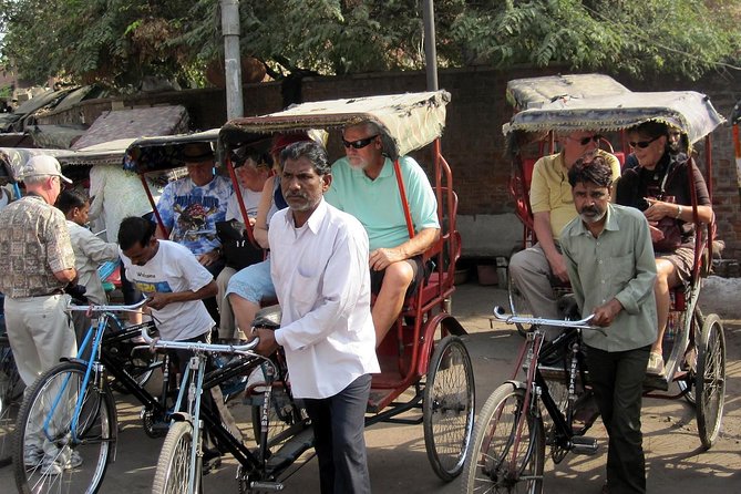 Akshardham Temple & Evening Water Fountain Show & Rickshaw Ride in Neighborhood - Meeting Point