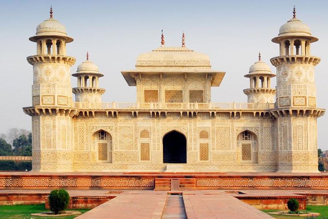 All Inclusive Overnight Taj Mahal & Fort Tour From Jaipur With Accommodation - Location Details