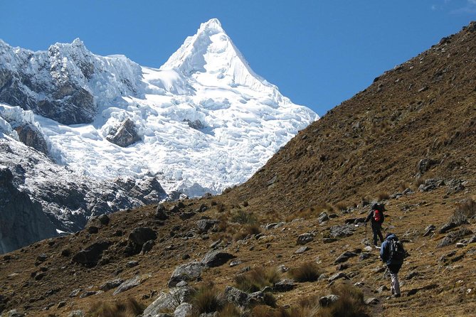 Alpamayo Trek 13 Days Support Comunity Program - Meals and Accommodations