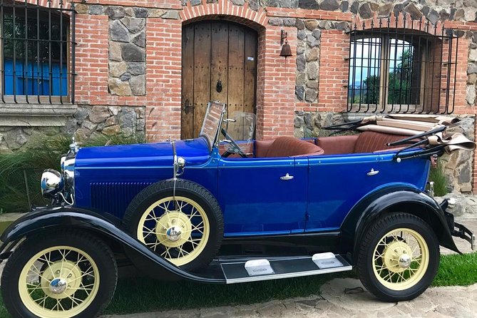 Antigua in a Classic Car - Booking and Reservation