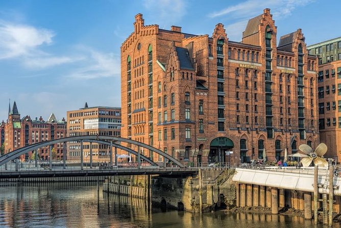 Arrival Transfer: Hamburg Airport HAM to Hamburg by Luxury Van - Pickup Details and Assistance
