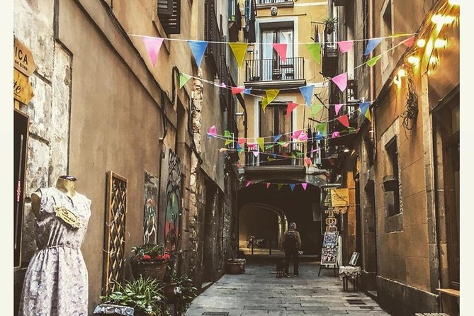 Barcelona Hidden Treasuers : Barrio Gotico City Tour in German - What to Bring