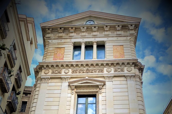 Barcelona Walking Tour With Complimentary Drink - The Sum Up