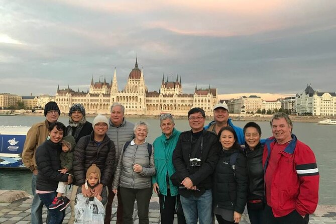 Buda Castle Walking Tour and Daytime Danube Cruise, Margaret Island in Spanish - Meeting Points