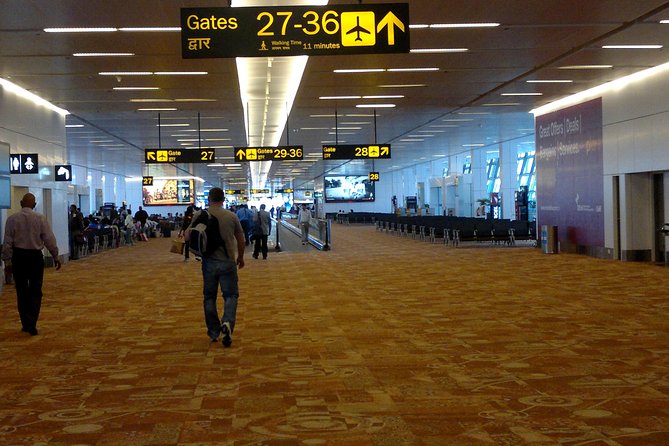 Budget Arrival Transfer From Delhi Airport to Agra Hotel - Booking Options