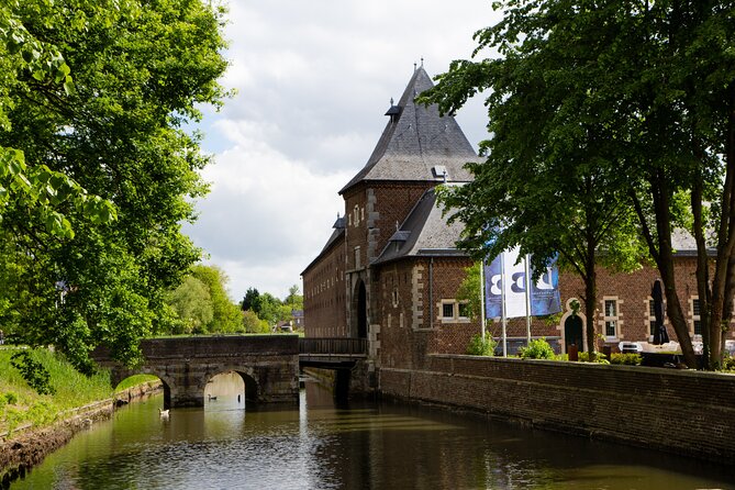 Cologne: Hoensbroek Castle Private Half-Day Tour - Accessibility Information