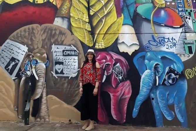 Comuna 13 and Exotic Fruits Tour - Pickup and Accessibility