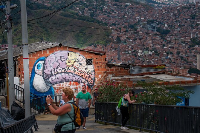 Comuna 13 Graffiti Private Tour in Medellín - Tips for Your Visit