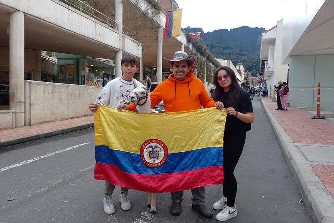 Connection Tour Through La Candelaria and Museums - Transportation Details