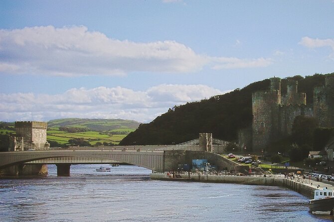 Conwy Tour App Hidden Gems Game and Big Britain Quiz UK - Accessibility and Flexibility