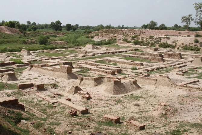 Derawar Fort, Cholistan Desert, Uch, Multan & Harrapa 6 Days FB - Pickup and Drop-off Details