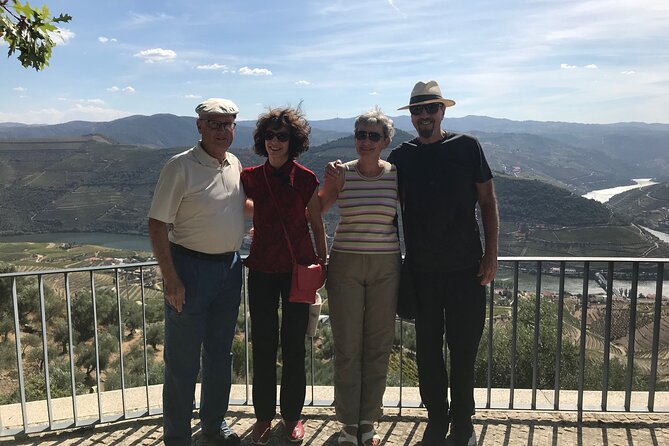 Douro Valley Small Group Tour With Wine Tasting, River Cruise and Lunch