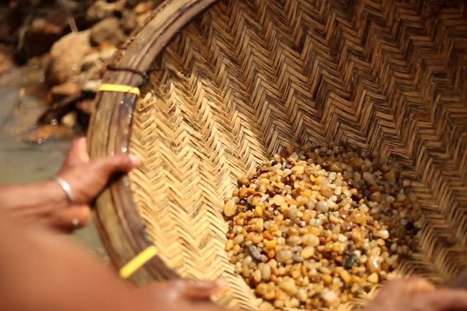 Explore Gem Mines in Rathnapura From Kalutara - Inclusions