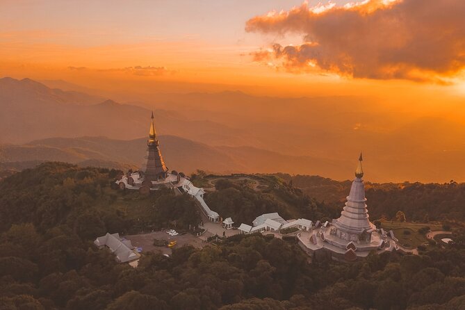 Full-Day Doi Inthanon National Park Tour With Trek and Pagodas