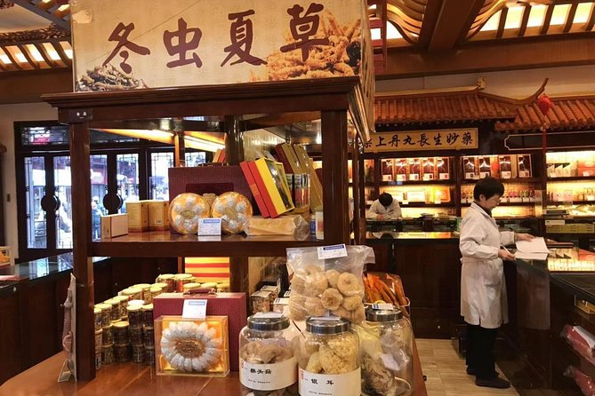 Full-Day Private Cultural Tour of Shanghai Old City Attractions - Lunch Details