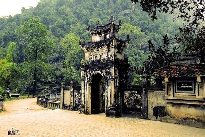 Hoa Lu & Tam Coc & Mua Cave Tour (Limousine Bus, Small Boat Boarding Fee, Lunch Included) - Tour Highlights