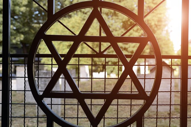 Krakow Kazimierz and Jewish Ghetto Tour With Synagogues - Meeting Point and Logistics