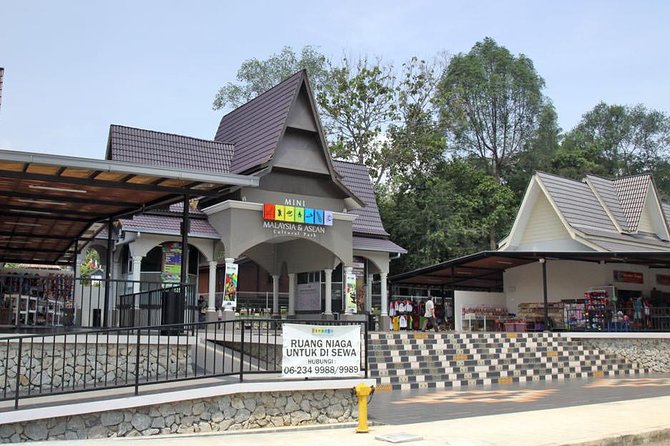 Kuala Lumpur International Airport to Malacca Hotels / Apartments